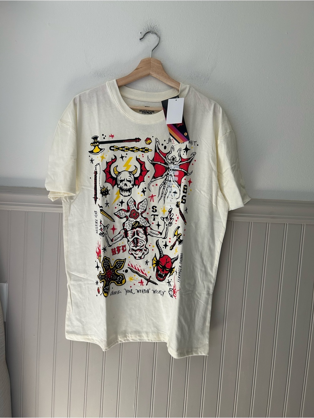 ⭐️ NEW Stranger Things Women’s Size Large Halloween Shirt